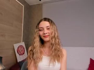 Webcam Belle - real_lady_ depraved blonde cam girl presents her pussy drilled