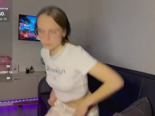 Webcam Belle - amy_yammy3 big tits cam babe gets an amazing pussy massage
