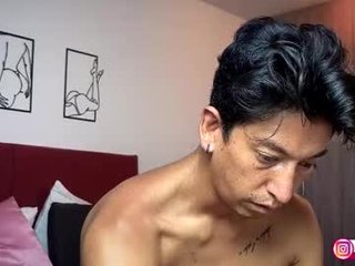 Webcam Belle - bonniexclydee cam girl with big tits lets the huge dick deep inside her pussy