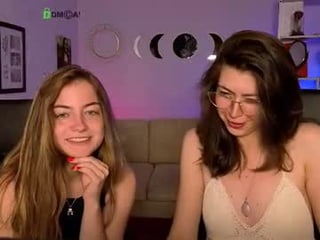 Webcam Belle - baby_hotte cam girl showing big tits and big ass