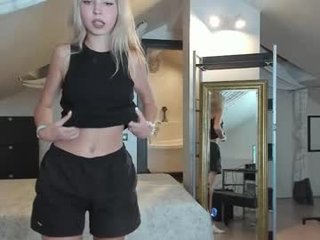 Webcam Belle - ari_1_1 depraved blonde cam girl presents her pussy drilled