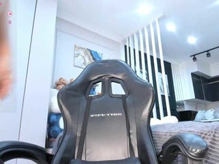 Webcam Belle - linaxin brunette teen cam babe plays with her tight asshole