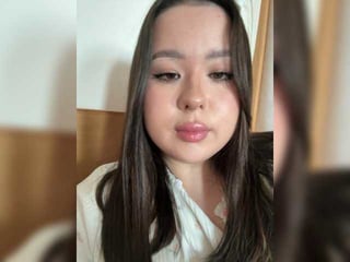 Webcam Belle - catelong brunette teen cam babe plays with her tight asshole