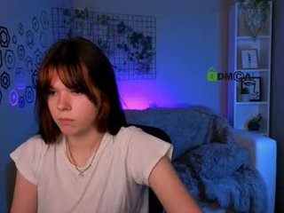 Webcam Belle - erica_murray depraved brunette cam girl presents her pussy sodomized