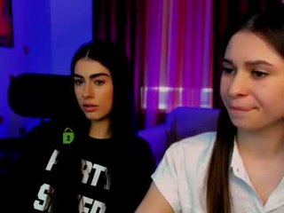 Webcam Belle - kaisy_star depraved brunette cam girl presents her pussy sodomized