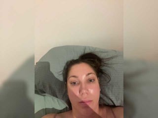 Webcam Belle - koshechka1992 european cam babe offers her hairy pussy for live sex experiments