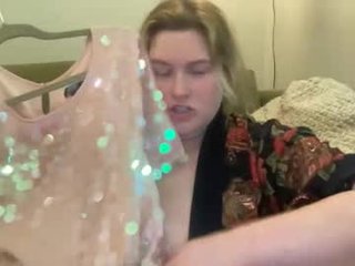 Webcam Belle - katiecopper27 BBW cam girl offers pleasing for you big boobs on camera