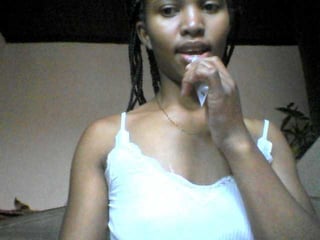 Webcam Belle - nathiii ebony cam girl offers me her ass online