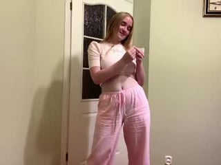 Webcam Belle - glistenboop cam babe enjoys the best massage in her life
