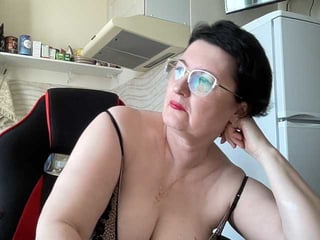 Webcam Belle - hotmilfpussy brunette milf cam whore is really good in sucking and fucking