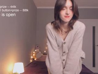 Webcam Belle - peachymaybe cam babe with small tits wants dirty live sex