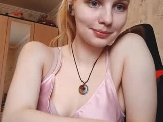 Webcam Belle - maddiecager nude cam bitch enjoys hard live sex on camera
