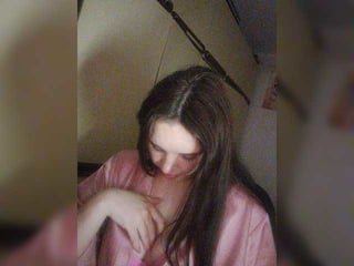 Webcam Belle - mira-5a brunette cam girl wants dirty cum show