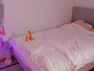Webcam Belle - rizzcaprice brunette teen cam babe plays with her tight asshole