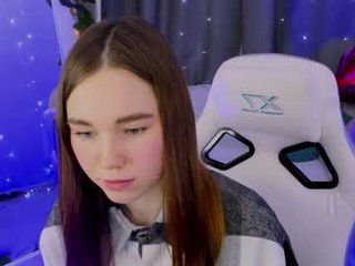 Webcam Belle - iris_cute_ naked cute cam babe in the chatroom wants a holiday fucking