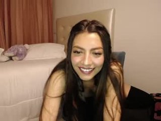 Webcam Belle - sophia_bones cam girl with big tits wants gets anal fucked from behind