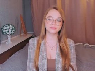 Webcam Belle - darelhickory elegant cam girl in a revealing bra online