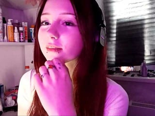 Webcam Belle - emoemily cam girl loves her sweet pussy penetrated hard