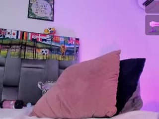 Webcam Belle - lia_johnsonn cam mature shakes her ass while fucking at top speed on camera