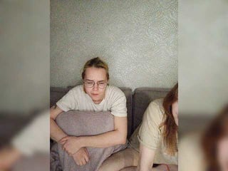 Webcam Belle - sweet-and-mint blonde cam babe in the chatroom offers her holes for banging