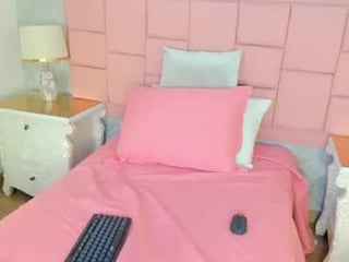 Webcam Belle - crazy_girl___ cam babe with small tits wants dirty live sex