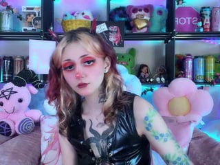 Webcam Belle - devil-baby cam girl loves her sweet pussy penetrated hard