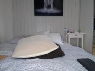 Webcam Belle - alexa_moreti cam girl showing big tits and big ass