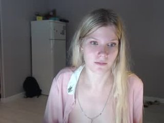 Webcam Belle - gertanord cam girl showing big tits and big ass