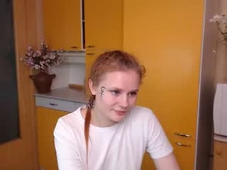 Webcam Belle - lily_timid cute cam girl in beautiful lingerie in the chatroom