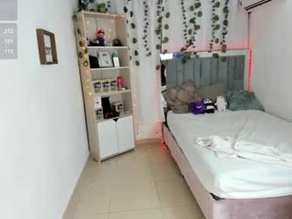 Webcam Belle - kitty_scoot teen cam babe playing hot games with dildos online
