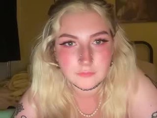 Webcam Belle - lulababy23 cam girl showing big tits and big ass