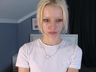 Webcam Belle - naomi_brif cam babe with small tits wants dirty live sex