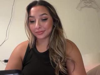 Webcam Belle - nicolelovesyou444 nude big tits cam girl presents oilshow in the chatroom
