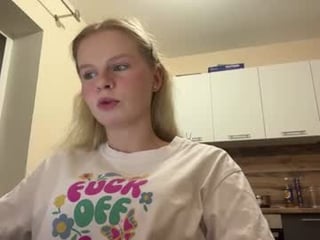Webcam Belle - brittanyrumfelt cam girl gets her ass hard fucked by her partner