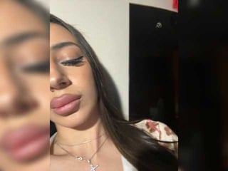 Webcam Belle - melissabrayn20 russian cam girl fingers her hot shaved pussy online
