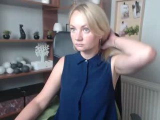 Webcam Belle - erotic_kaya depraved blonde cam girl presents her pussy drilled