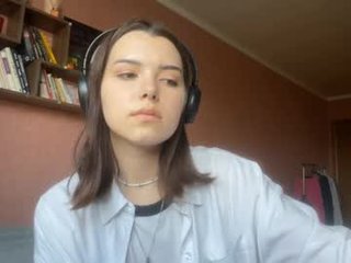 Webcam Belle - frosted_bloom nude cam bitch enjoys hard live sex on camera