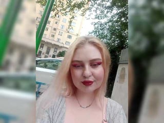 Webcam Belle - aliciasvip european cam babe offers her hairy pussy for live sex experiments