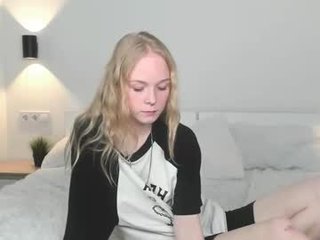 Webcam Belle - markettadeerman depraved blonde cam girl presents her pussy drilled