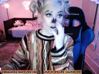 Webcam Belle - emmachoice kinky cam slut goes for deeper pussy insertions online