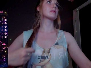 Webcam Belle - aqualen european cam babe rubs her smooth pussy till she cums