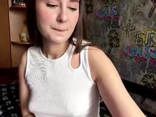 Webcam Belle - mollyqueen18 cam girl gets her ass hard fucked by her partner