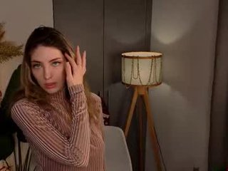 Webcam Belle - isobelsteinger depraved blonde cam girl presents her pussy drilled